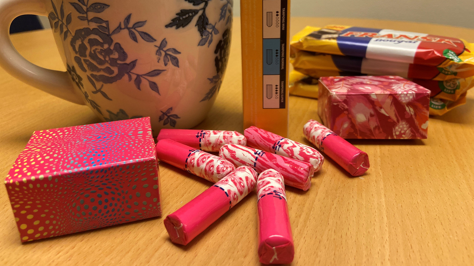 Tamponger, askar med tamponger, temugg choklad.