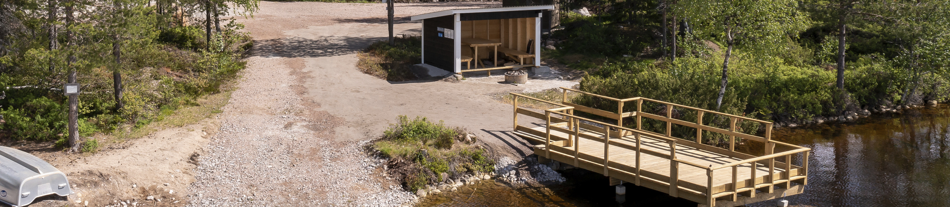 Fiskeplats i Hocksjön med brygga anpassad för alla.