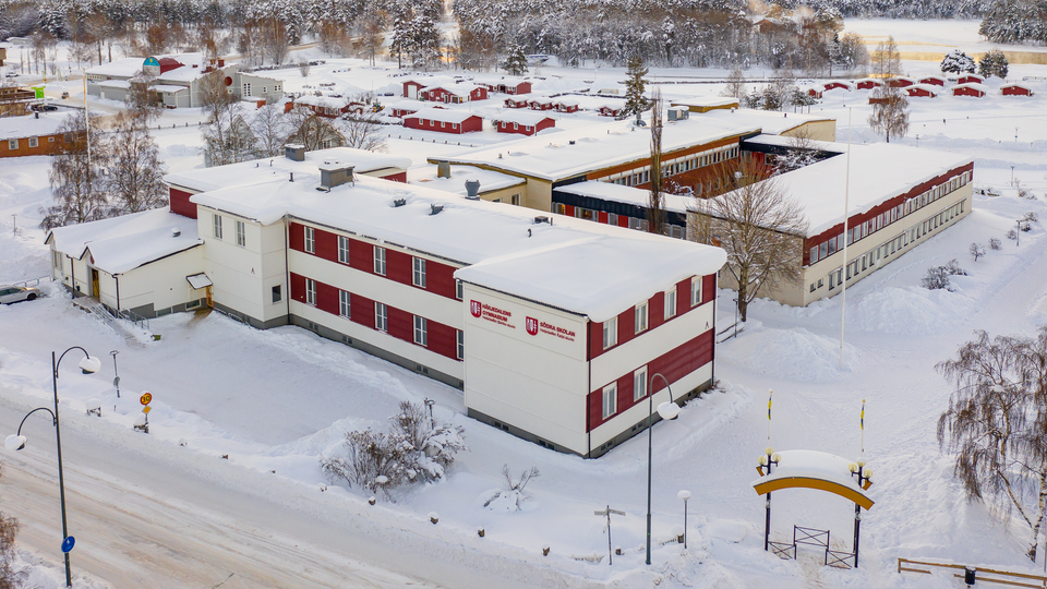 Drönarbild över Södra skolan och Härjedalens gymnasium  i Sveg